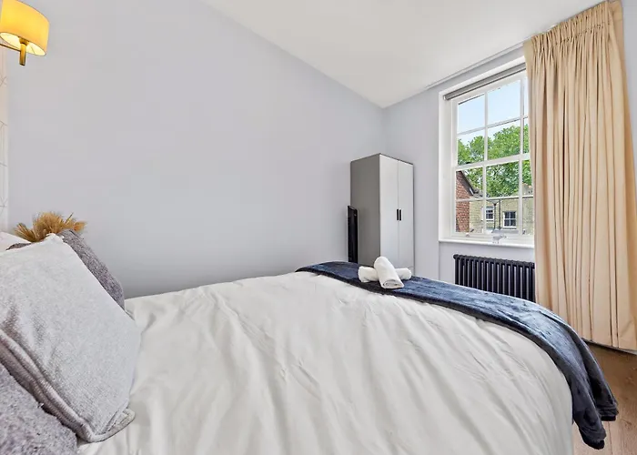 Stylish 2 Bedroom Apartment In Westminster Sleeps 5 With Ac